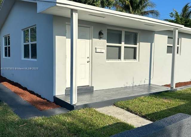 Property at 1221 N 20th Ave, Hollywood, FL 33020, 2 beds, 1 bath