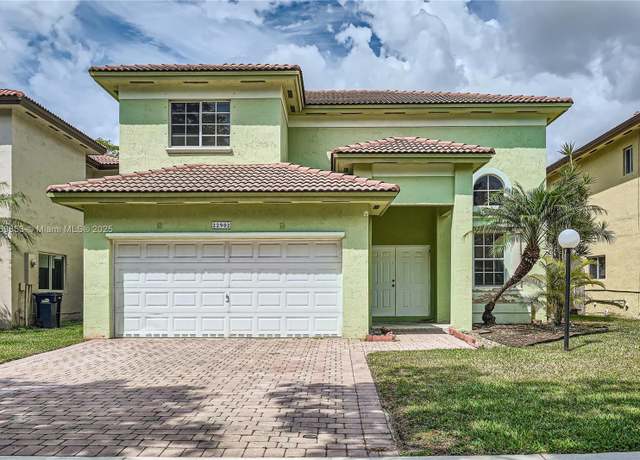 Property at 22902 SW 114th Pl, Miami, FL 33170, 3 beds, 2 baths