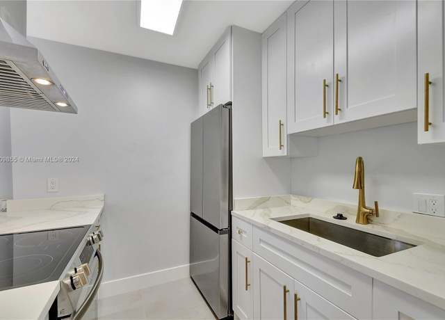 Property at 14 Crossings Cir Unit E, Boynton Beach, FL 33435, 2 beds, 2 baths
