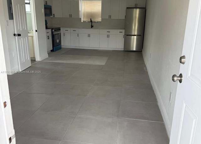 Property at 2291 W 53rd Pl #2291, Hialeah, FL 33016, 2 beds, 1.5 baths