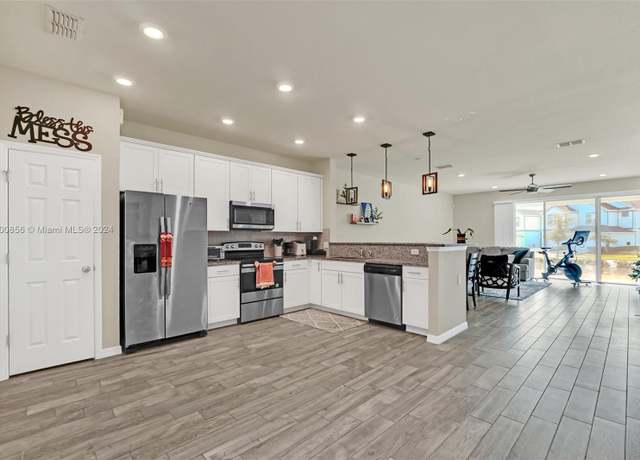 Property at 3780 Plainview Dr, Orlando, FL, 3 beds, 2.5 baths