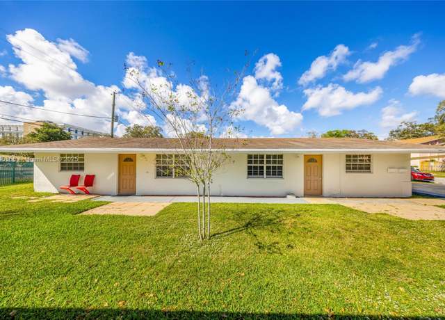 Property at 808 SW 30th St, Fort Lauderdale, FL 33315, 6 beds, 3 baths