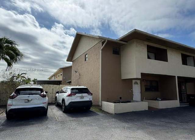 Property at 5302 W 26th Ave #101, Hialeah, FL 33016, 3 beds, 2.5 baths