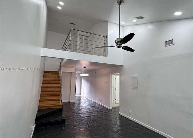 Property at 514 NE 211th Ter #514, Miami, FL 33179, 3 beds, 2 baths
