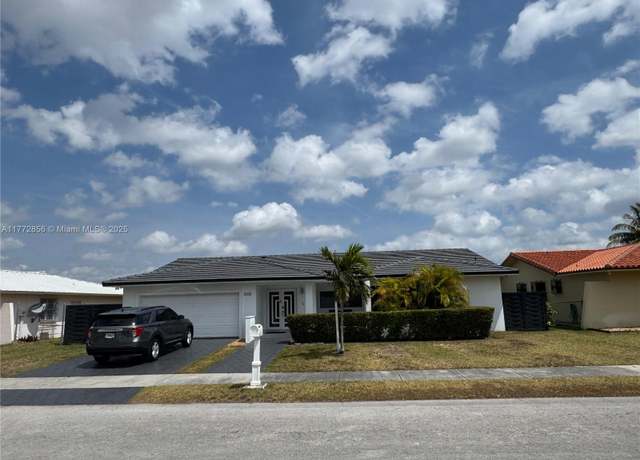 Property at 1531 SW 126th Pl, Miami, FL 33184, 4 beds, 3.5 baths