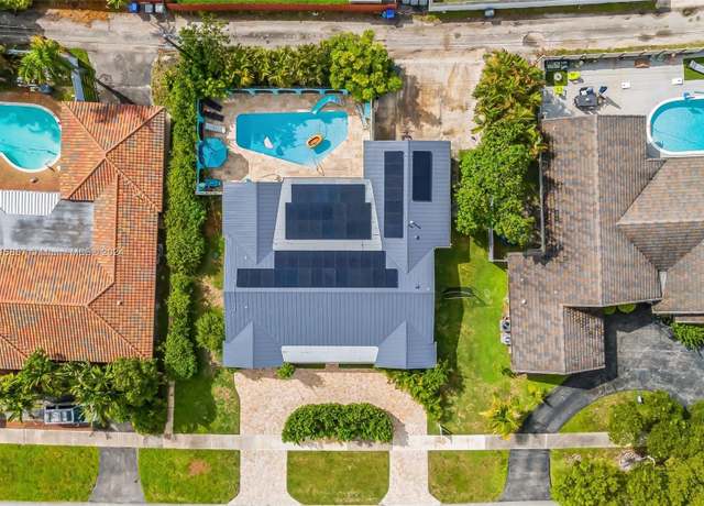 Property at 633 N Crescent Dr, Hollywood, FL 33021, 4 beds, 3 baths