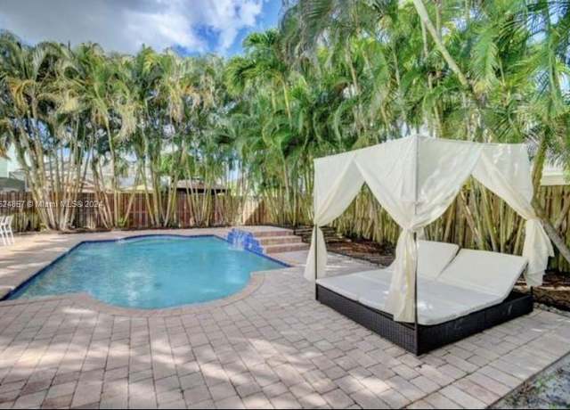 Property at 12980 Blue Lake Dr, Wellington, FL 33414, 5 beds, 2.5 baths