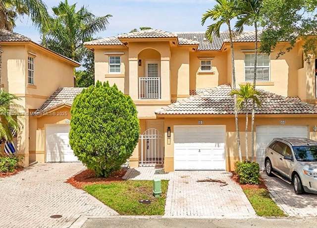 Property at 884 NW 170th Ter, Pembroke Pines, FL 33028, 3 beds, 2.5 baths