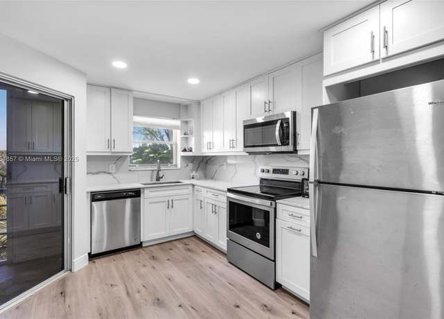 Property at 3524 Via Poinciana #302, Lake Worth, FL 33467, 2 beds, 2 baths