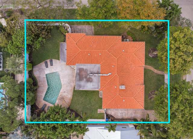Property at 549 NE 12th Ave, Fort Lauderdale, FL 33301, 4 beds, 4 baths