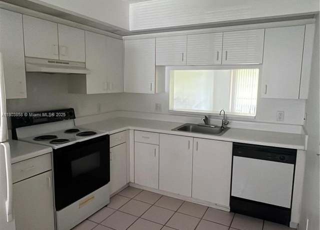 Property at Undisclosed address, Pembroke Pines, FL 33027, 2 beds, 1.5 baths