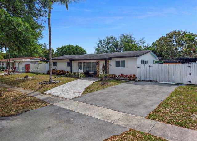 Property at 810 NE 182nd St, North Miami Beach, FL 33162, 4 beds, 2 baths