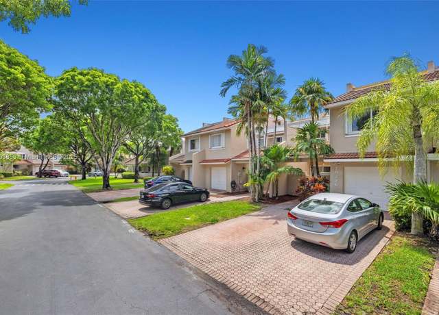 Property at 10226 NW 52nd Ln, Doral, FL 33178, 3 beds, 2.5 baths