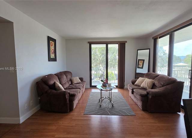 Property at 901 Hillcrest Dr #215, Hollywood, FL 33021, 2 beds, 2 baths