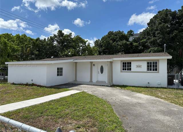 Property at 620 W 70th Pl, Hialeah, FL 33014, 5 beds, 2 baths