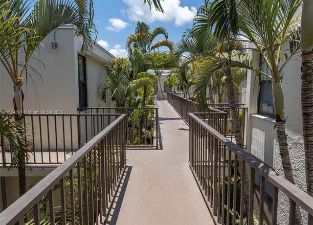 Property at 20350 W Country Club Dr Ph 24-4, Aventura, FL 33180, 3 beds, 2 baths