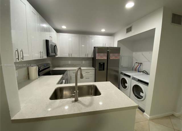 Property at 3524 Gardens East Dr Unit B, Palm Beach Gardens, FL 33410, 2 beds, 1.5 baths