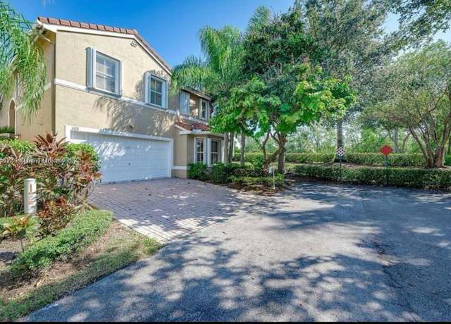 Property at 1125 Butternut Ln, Hollywood, FL 33019, 3 beds, 2.5 baths