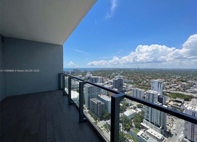 Property at 88 SW 7th St #3804, Miami, FL 33130, 2 beds, 2.5 baths