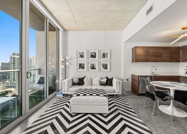 Property at 151 SE 1st St #2809, Miami, FL 33131, 1 bed, 1 bath