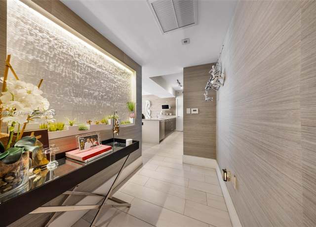Property at 55 SE 6th St #2803, Miami, FL 33131, 2 beds, 2 baths