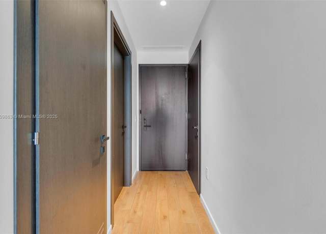 Property at 398 NE 5th St #3503, Miami, FL 33132, 1 bath