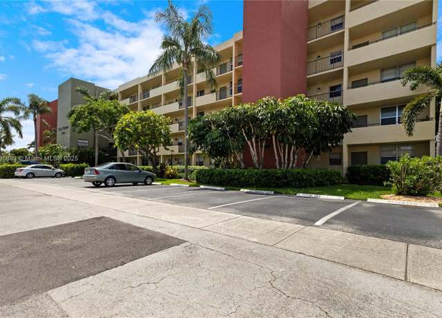 Property at 2400 NE 10th St #104, Pompano Beach, FL 33062, 2 beds, 2 baths