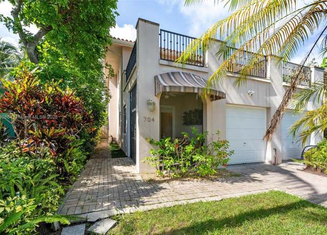 Property at 704 SW 16th St, Fort Lauderdale, FL 33315, 3 beds, 2.5 baths