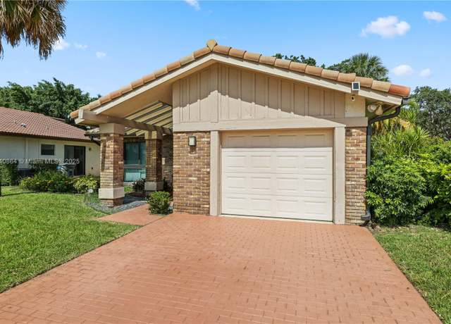Property at 19654 Back Nine Dr, Boca Raton, FL 33498, 2 beds, 2 baths