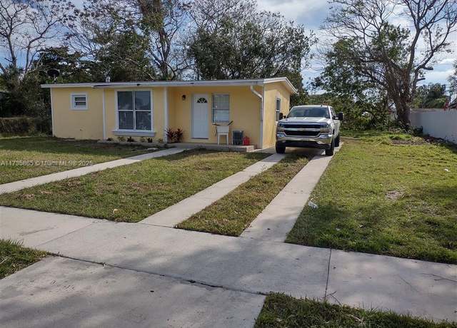 Property at 142 SE Castana Ct, Port St Lucie, FL 34983, 2 beds, 2 baths