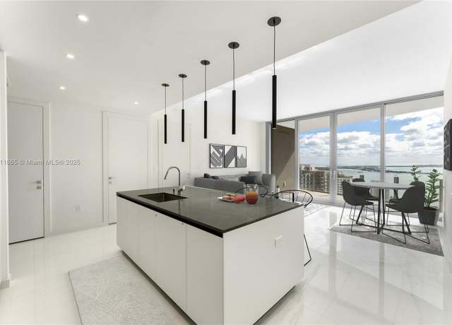Property at 300 Biscayne Blvd Way #3606, Miami, FL 33130, 2 beds, 2.5 baths