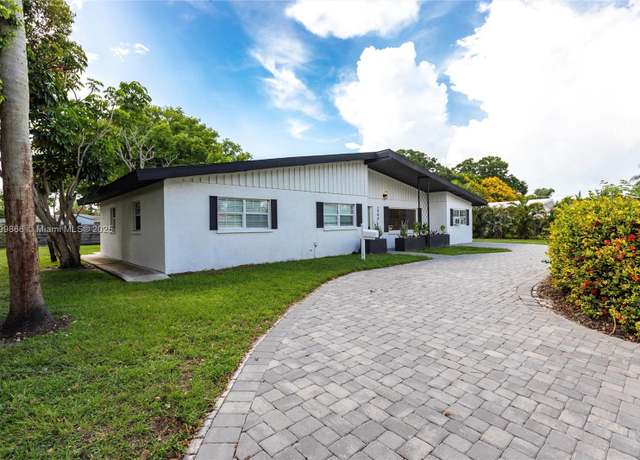 Property at 2906 S Tuttle Ave, Sarasota, FL 34239, 4 beds, 3 baths
