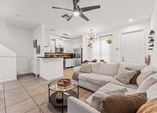 Property at 151 SW 7th Ct, Pompano Beach, FL 33060, 3 beds, 2.5 baths