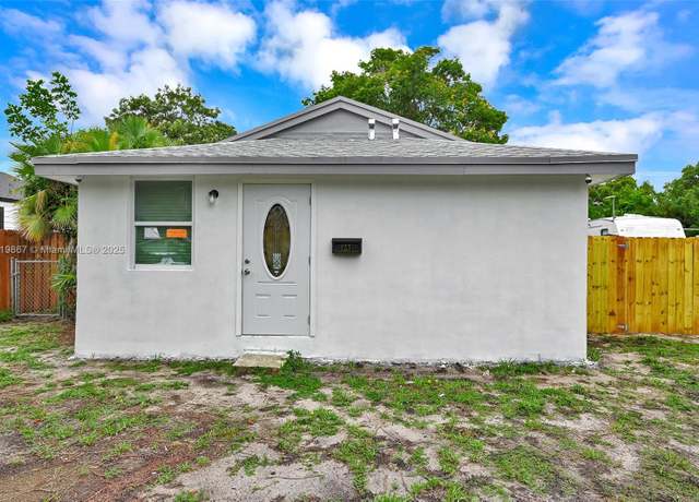 Property at 127 NE 8th St, Pompano Beach, FL 33060, 3 beds, 2 baths