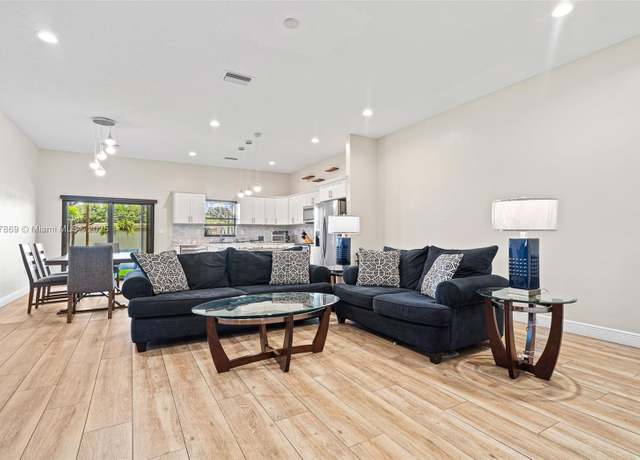 Property at 9265 NW 16th St, Pembroke Pines, FL 33024, 3 beds, 2.5 baths