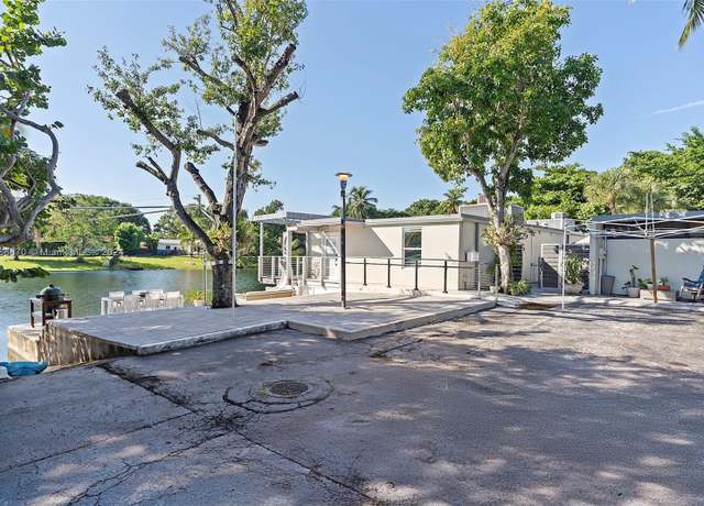 Property at 6616 E Miami Lakes Dr E, Miami Lakes, FL 33014, 2 beds, 2 baths