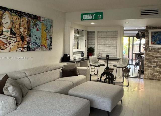 Property at 10251 SW 77th Ct, Miami, FL 33156, 2 beds, 1.5 baths