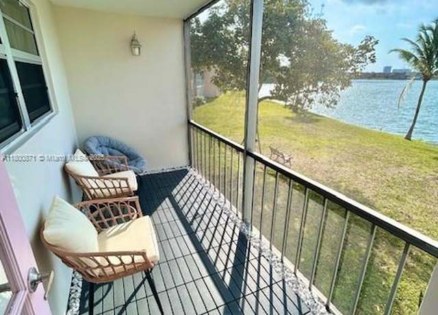 Property at 19001 NE 14th Ave #208, Miami, FL 33179, 1 bed, 1.5 baths