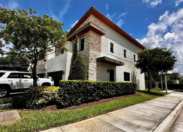 Property at 10435 NW 79th Ter, Doral, FL 33178, 3 beds, 2.5 baths