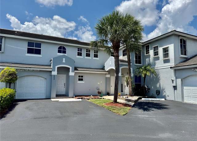 Property at 4850 Grapevine Way, Davie, FL 33331, 3 beds, 2.5 baths