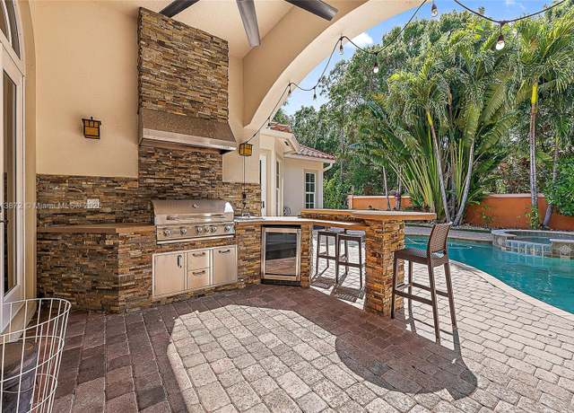 Property at 112 Segovia Way, Jupiter, FL 33458, 5 beds, 5 baths