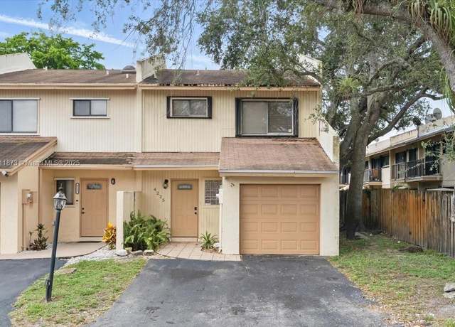Property at 4225 NW 76th Ave, Davie, FL 33024, 2 beds, 2.5 baths