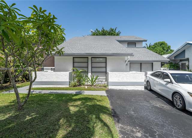 Property at 3930 SW 82nd Ter, Davie, FL 33328, 4 beds, 2.5 baths
