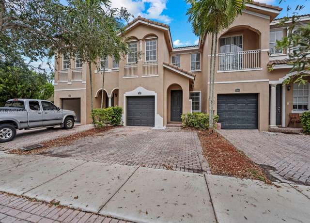 Property at 1383 SE 26th Ave, Homestead, FL 33035, 3 beds, 2.5 baths