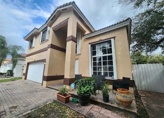 Property at 5323 NW 109th Ct, Doral, FL 33178, 4 beds, 3 baths