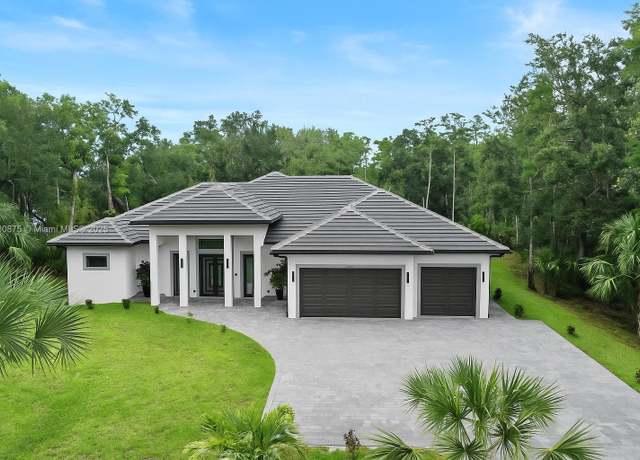 Property at 209 35th Ave NW, Naples, FL 34120, 5 beds, 3.5 baths