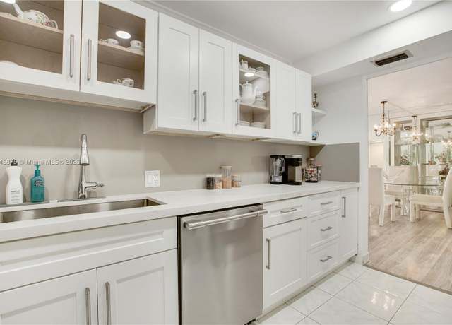 Property at 20301 W Country Club Dr #526, Aventura, FL 33180, 2 beds, 2 baths
