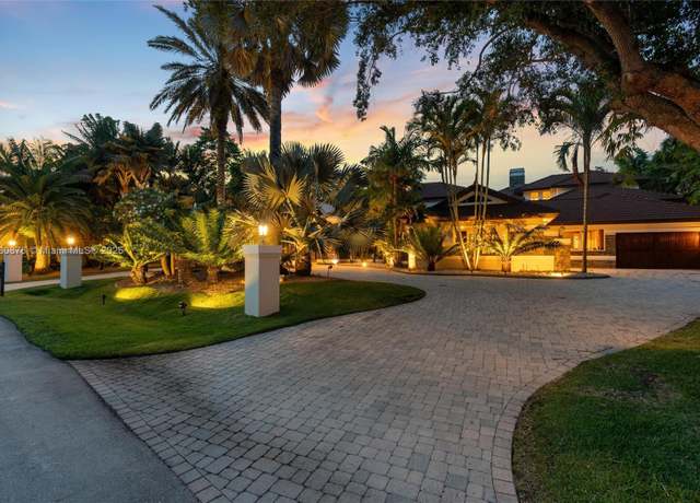 Property at 2941 Paddock Ln, Weston, FL 33331, 7 beds, 8.5 baths