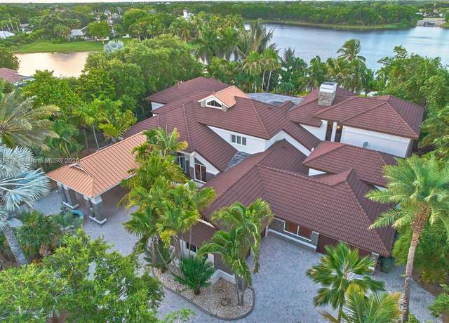 Property at 2941 Paddock Ln, Weston, FL 33331, 7 beds, 8.5 baths