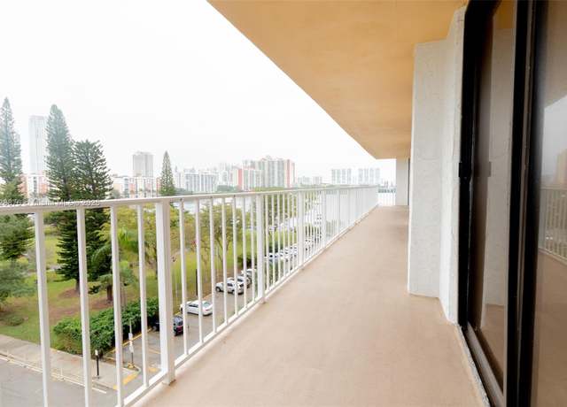 Property at 290 174th St #710, Sunny Isles Beach, FL 33160, 2 beds, 2 baths